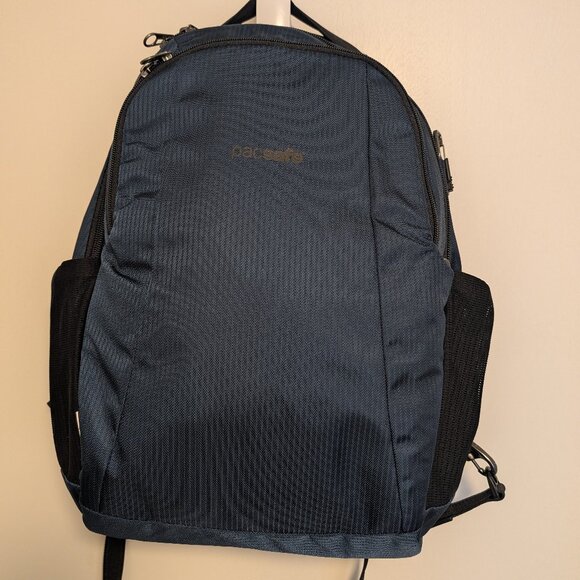 PACSAFE travel daypack main image 6